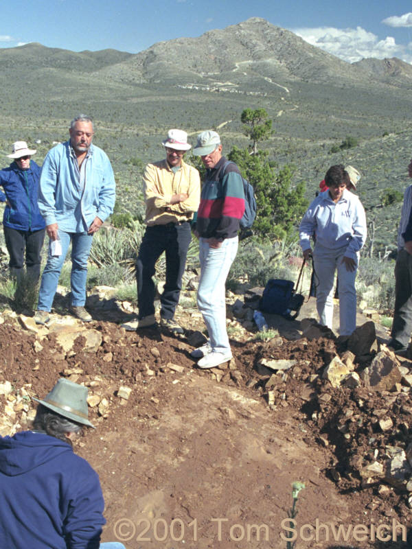 Field discussion about dinosaur tracks in California.