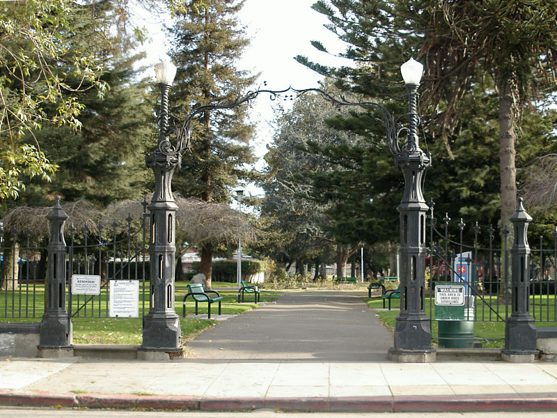 Lincoln Park at the High Street entrance.