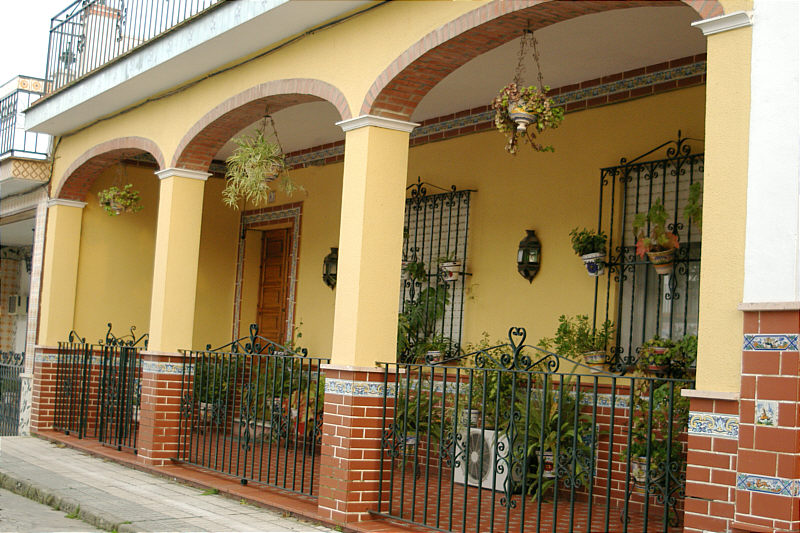 House on C/ Pablo Cosso Calero, the main street of Bormujos.